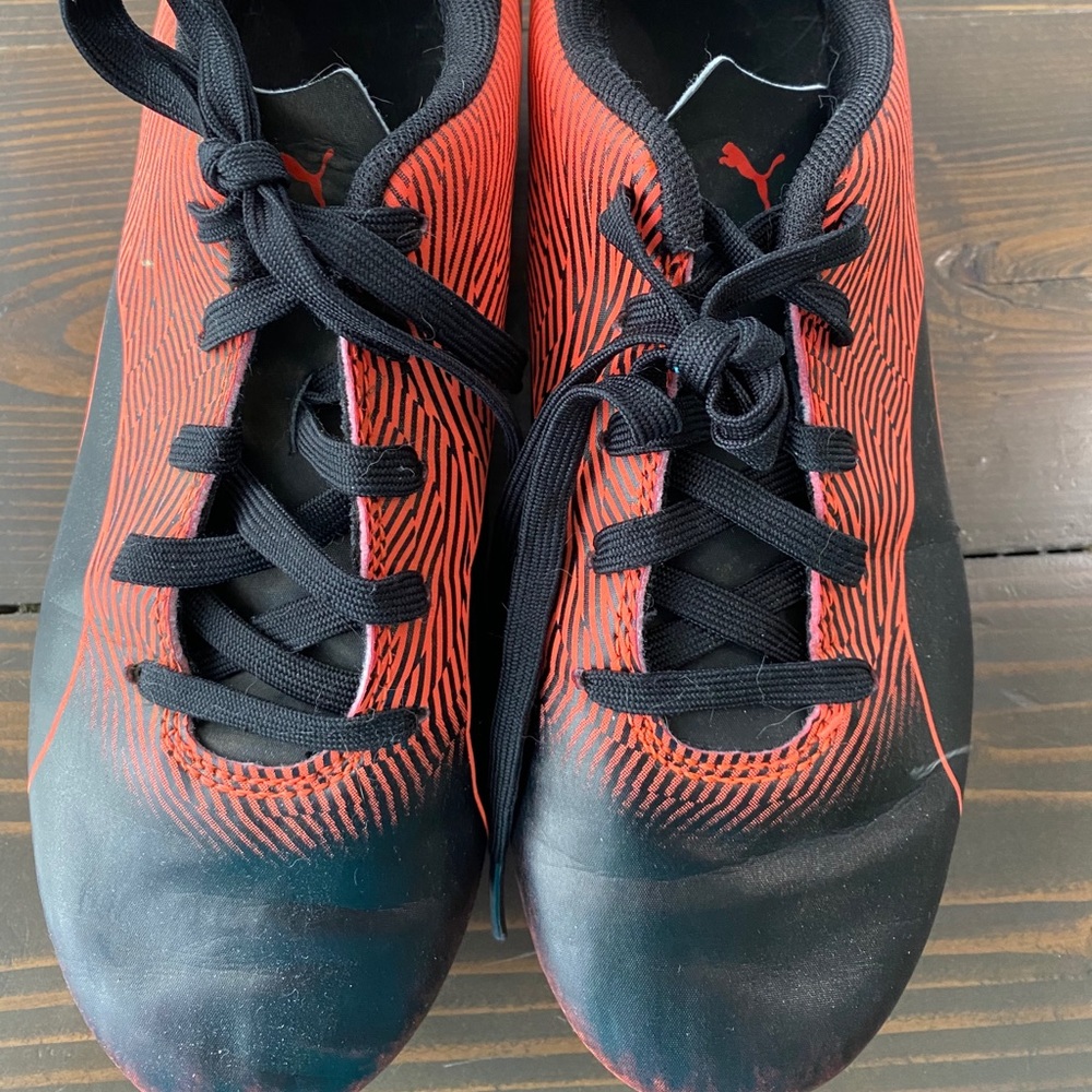Puma soccer cleats size youth US 4